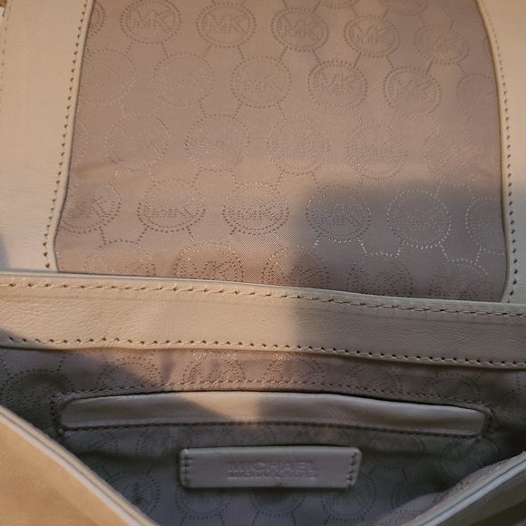 Michael Kors White Genuine Leather Flap Shoulder Bag w Silver Chain & Details - Picture 7 of 13